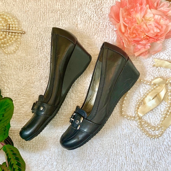 Marc Fisher Mary Janes - Picture 2 of 3